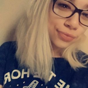 Meet your Posher, Mona